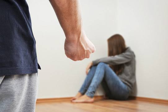 Главу Кандыагаша осудили за избиение женщины: в акимате объяснили, почему он продолжает работать