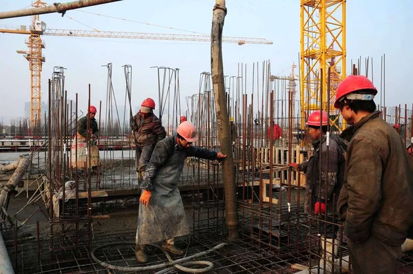 Китай остается лидером по числу трудовых мигрантов в Казахстане