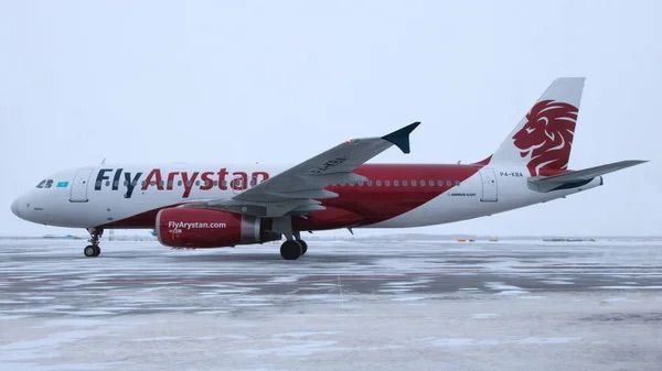 FlyArystan разрешила бесплатный провоз duty free в ручной клади