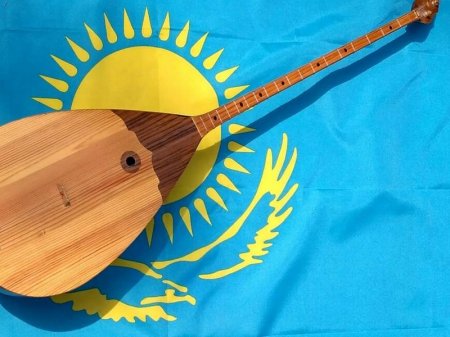 Национальный день домбры празднуют в Казахстане