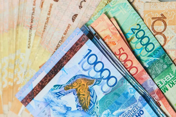 Минтруда опровергло информацию о “выплатах 70 000 тенге” казахстанцам