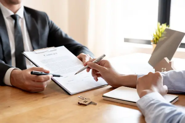 Предпринимателям, получившим господдержку, запретят повышать арендную плату в течение года