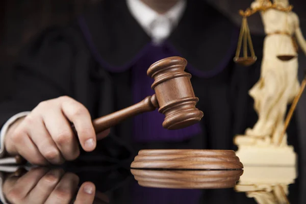 Прокурор запросил семь лет для полицейского по делу о смертельном ДТП на Аль-Фараби