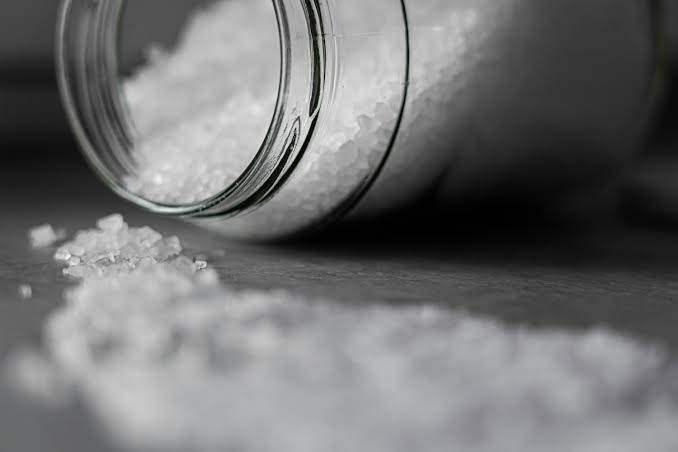 Ритуал с солью ради работы обернулся для жительницы Жамбылской области штрафом