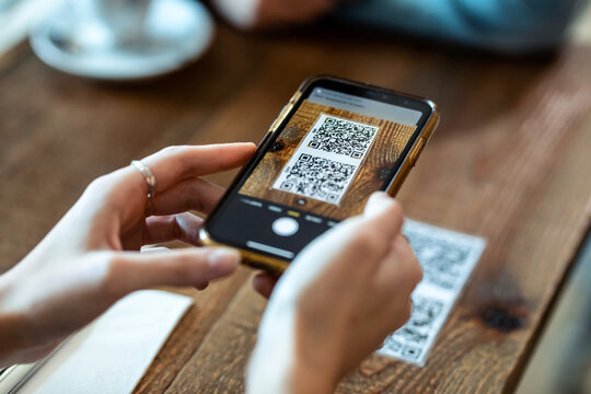 Казахстанцы смогут расплачиваться по QR-коду в других странах