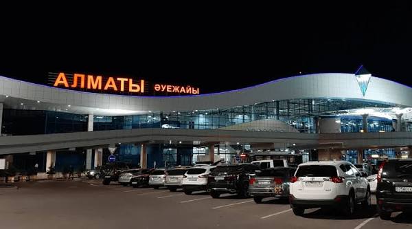 В аэропорту Алматы топливозаправщик задел самолет Lufthansa