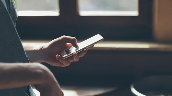 Как не купить ворованный телефон: Минцифры призвало проверять IMEI