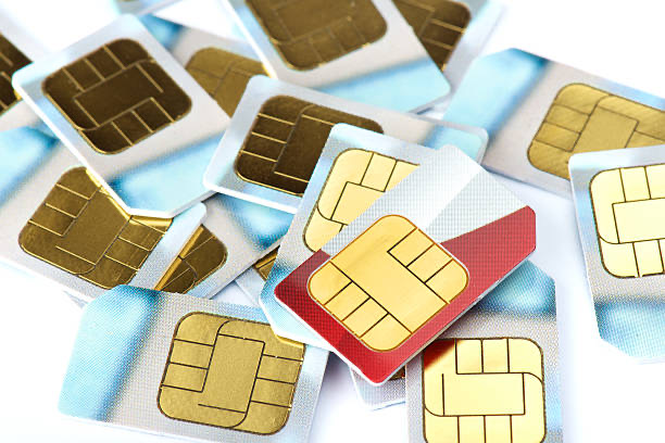 Казахстанцам могут запретить передавать SIM-карты и смартфоны другим людям
