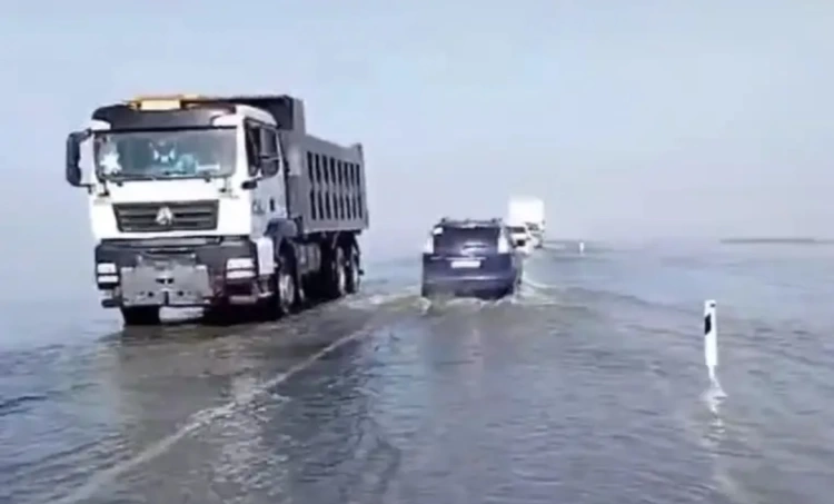 Когда отремонтируют поврежденные паводками автодороги Казахстана?
