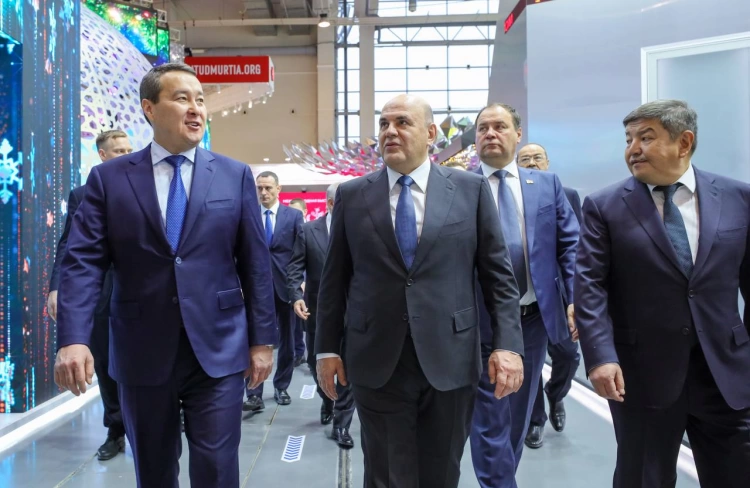 Премьер-министр Казахстана посетил выставку в России