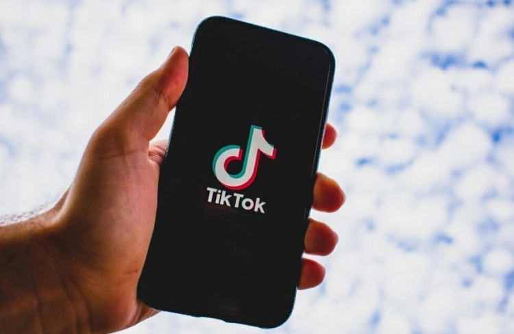 Сенатор предлагает блокировать в Казахстане TikTok детям до 13 лет