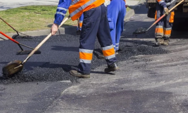 Усилить работу по снижению коррупционных рисков при строительстве дорог поручил премьер-министр