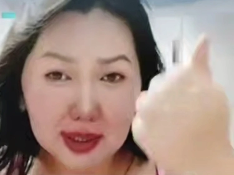Жительницу Талдыкоргана оштрафовали за мат в прямом эфире TikTok