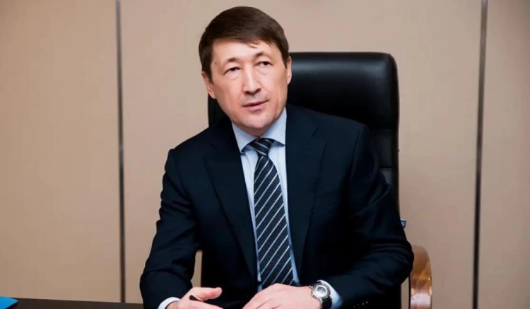 На Айтенова завели уголовное дело за избиение бывшей жены