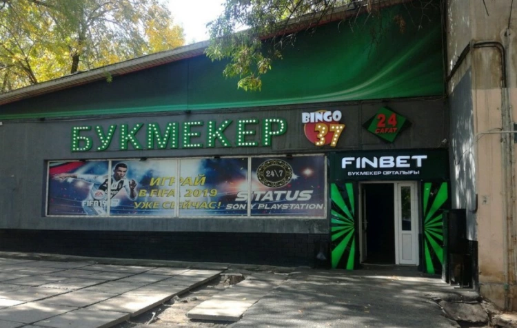 Мажилис принял закон, запрещающий рекламу букмекеров и онлайн-казино в соцсетях