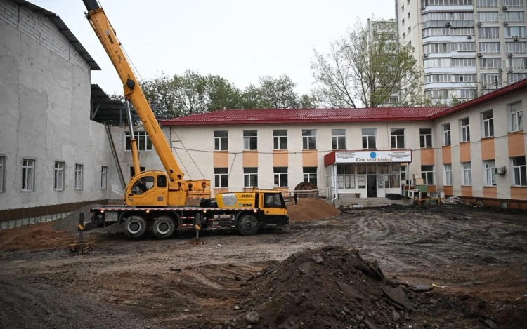 Акимат Алматы судится с подрядчиком за срыв сроков строительства пристройки к колледжу