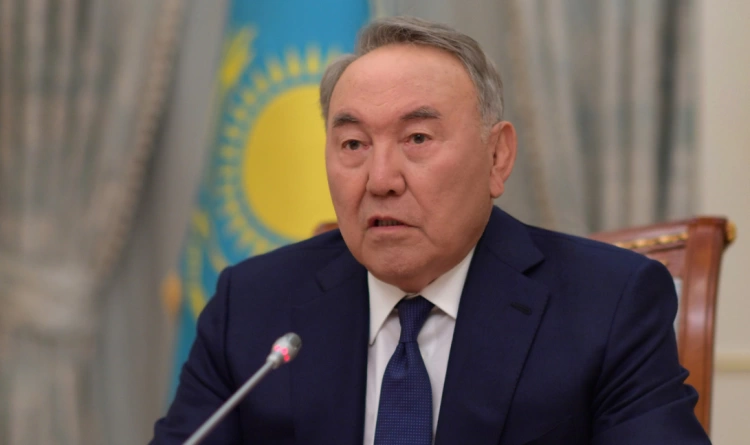 Назарбаев лишился статуса академика