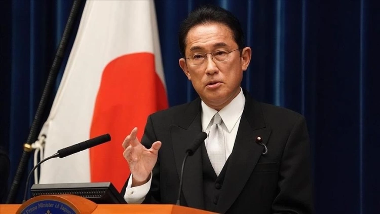 Премьер Японии из-за скандала уйдет с поста главы фракции в правящей партии
