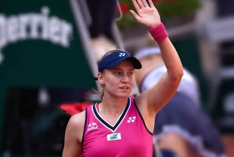 Елена Рыбакина обыграла чемпионку «Ролан Гаррос» и вышла в третий круг
