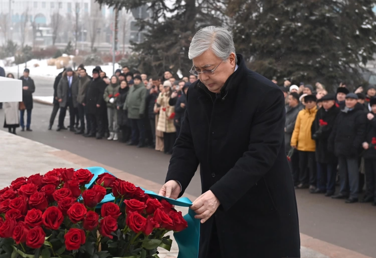 Президент принял участие в открытии памятника жертвам январских событий