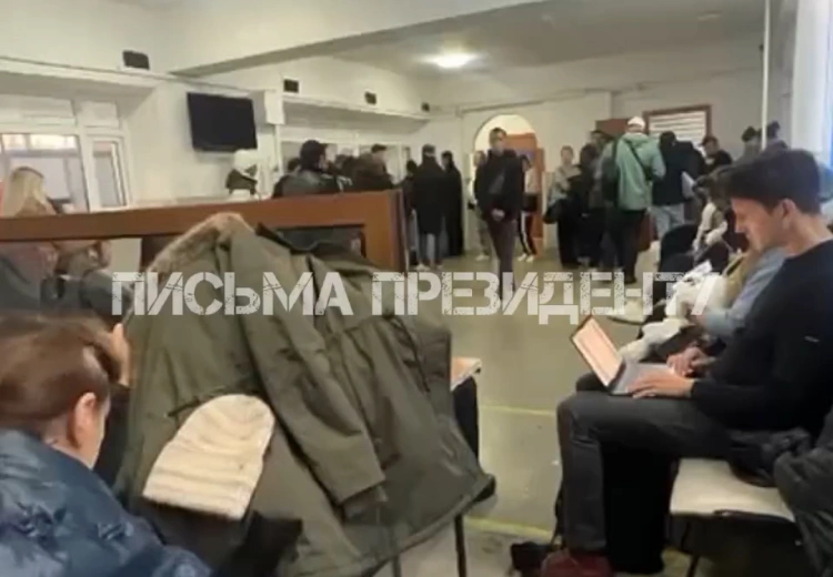 Алматинка пожаловалась на условия в миграционном отделе Бостандыкского района