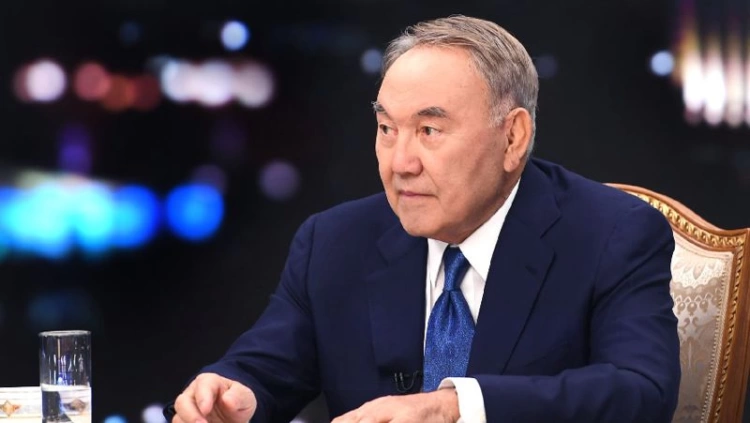 Назарбаев сможет выступать в парламенте и правительстве