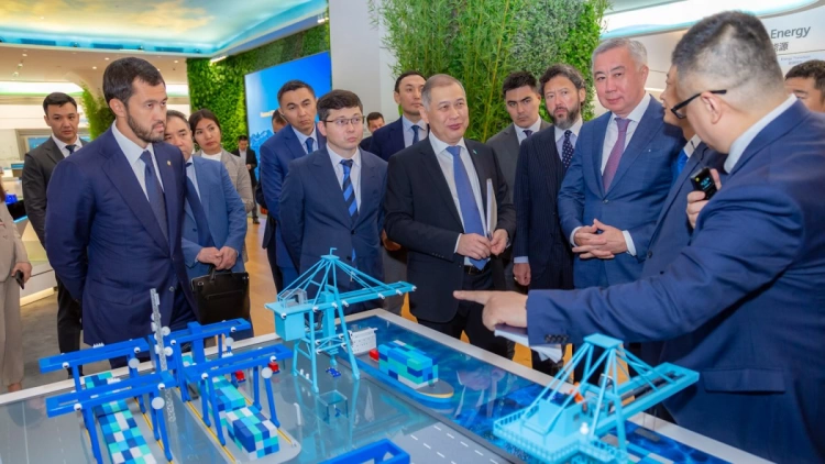 Жумангарин предложил Huawei инвестировать в Казахстан