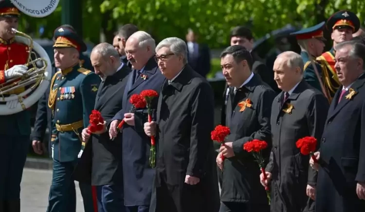 Касым-Жомарт Токаев посетил в Москве военный парад по случаю Дня Победы