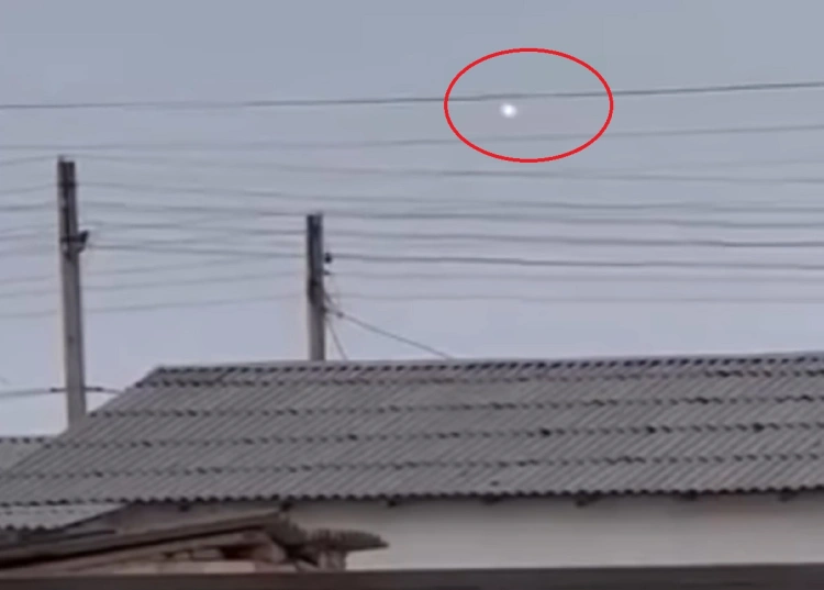 В небе над Мангистау заметили шарообразные светящиеся объекты