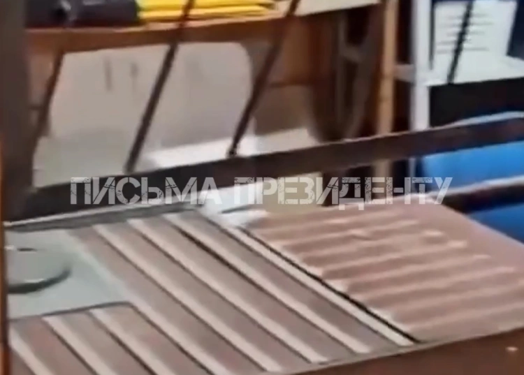 В Семеe отделение «Казпочты» сравнили с изолятором временного содержания