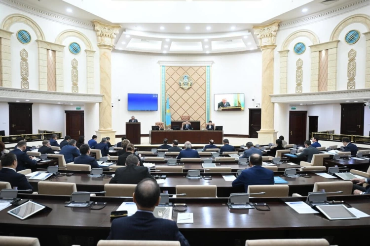 Закон об усилении защиты прав ребенка одобрил казахстанский парламент