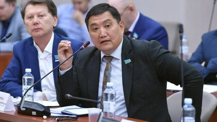 Тарифы «душат» население: депутат Базарбек требует не поднимать цены