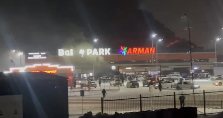 Крупный пожар в развлекательном центре произошел в Семее