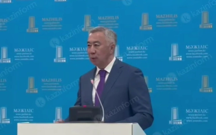 «Саранча ни при чём»: Жумангарин пообещал, что урожай под защитой