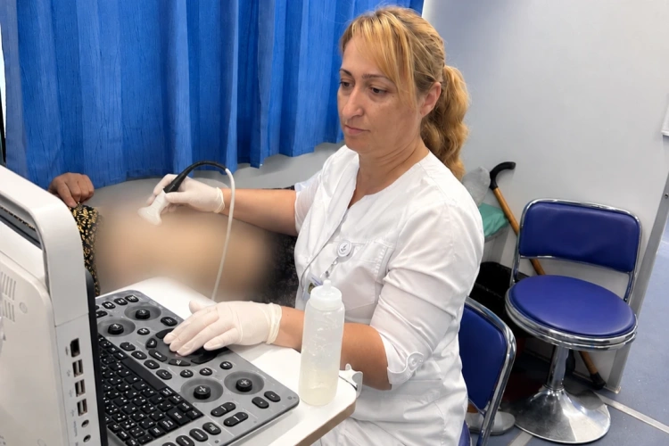 Жылжымалы медициналық кешен Шұбар ауылының тұрғындарын қабылдады