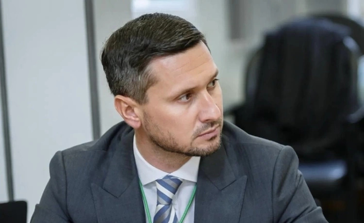 Чиновники не спешат расставаться со своими полномочиями - сенатор РК