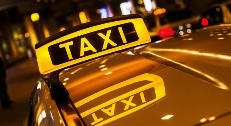 Деятельность приложений для заказа такси начнут контролировать в Казахстане