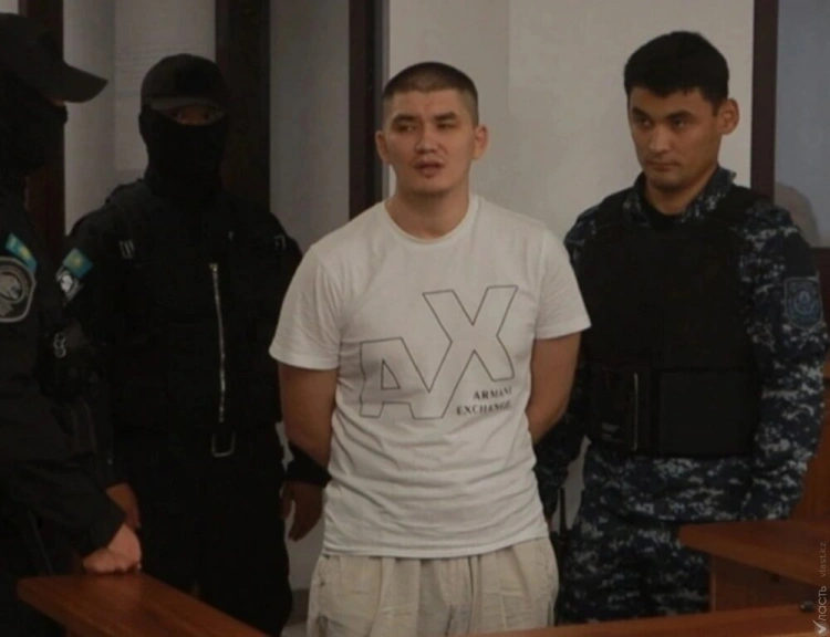 Убийцу семьи из четырех человек в Атырауской области приговорили к пожизненному сроку
