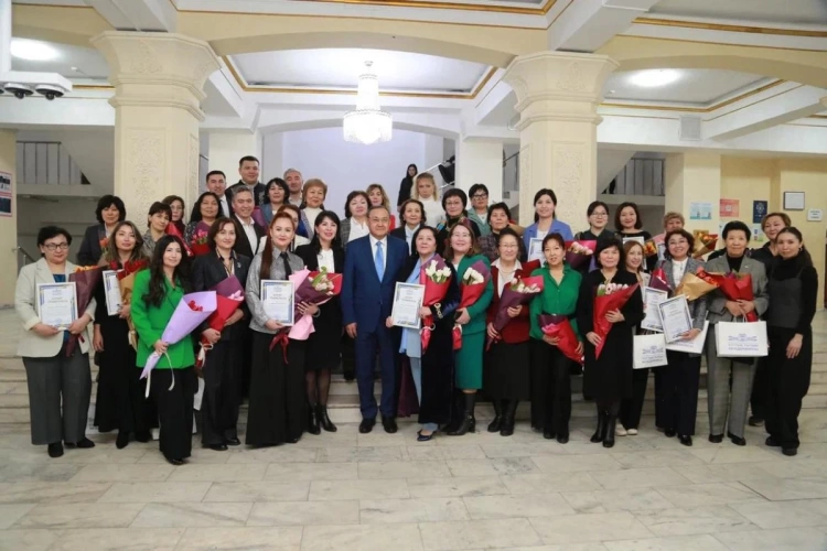 В Казахстане для женщин-ученых учреждена специальная награда