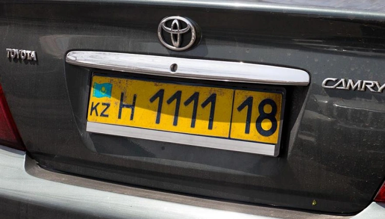 Желтые автомобильные номера планируют упразднить в Казахстане
