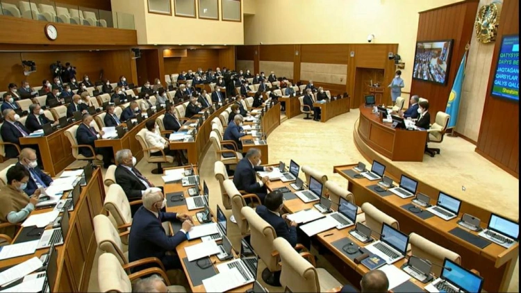 Парламент Казахстана завершил сессию и ушёл на каникулы