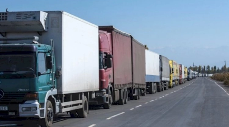 Более 270 грузовиков застряли на погранпереходах Казахстана