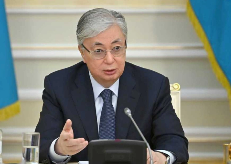Токаев поручил ужесточить наказание за нападения на медиков