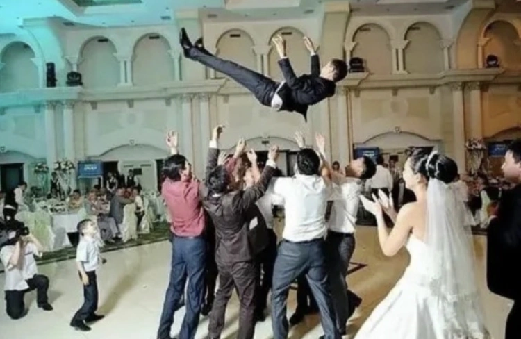 Запретить фейковые награды предложили в Казахстане