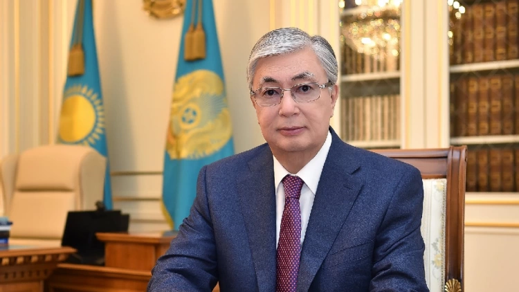 Токаев поздравил казахстанцев с Днем единства