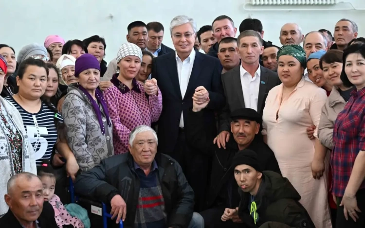 Президент встретился с пострадавшими от паводка в ЗКО