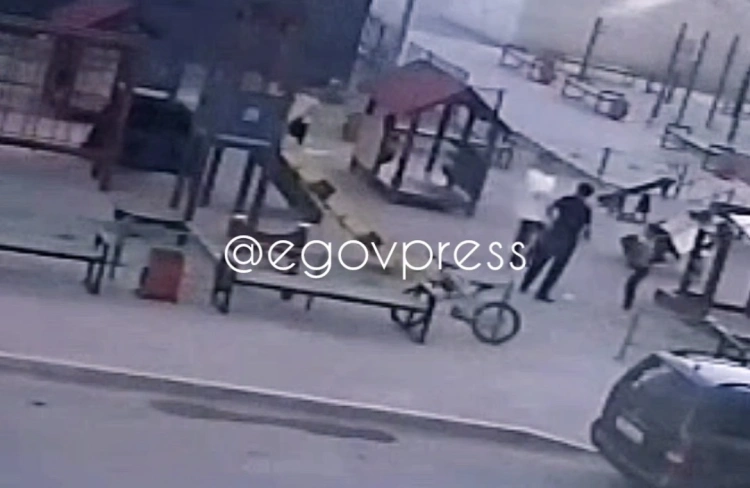 Мужчину, напавшего на ребёнка во дворе жилого дома, разыскивают в Атырау