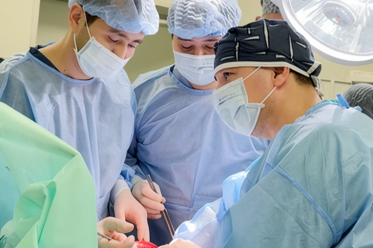 Түркістанда алғаш рет күрделі онкохирургиялық ота сәтті жасалды