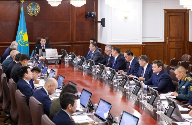 Правительством рассмотрен ход подготовки к отопительному сезону
