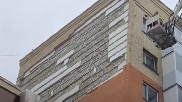 В Астане возбудили два уголовных дела после обрушения облицовки и кондиционера